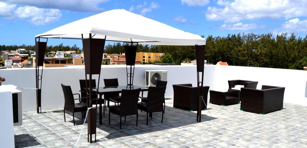 Flic En Flac Beach Penthouse Экстерьер фото