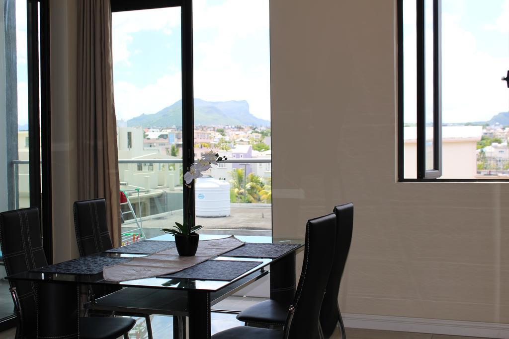 Flic En Flac Beach Penthouse Экстерьер фото